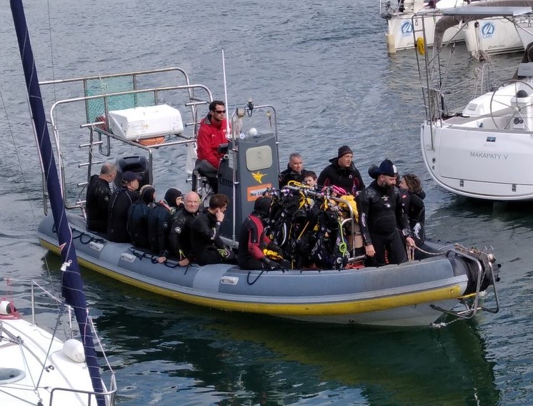 Arrivée de plongeurs à Port Crouesty